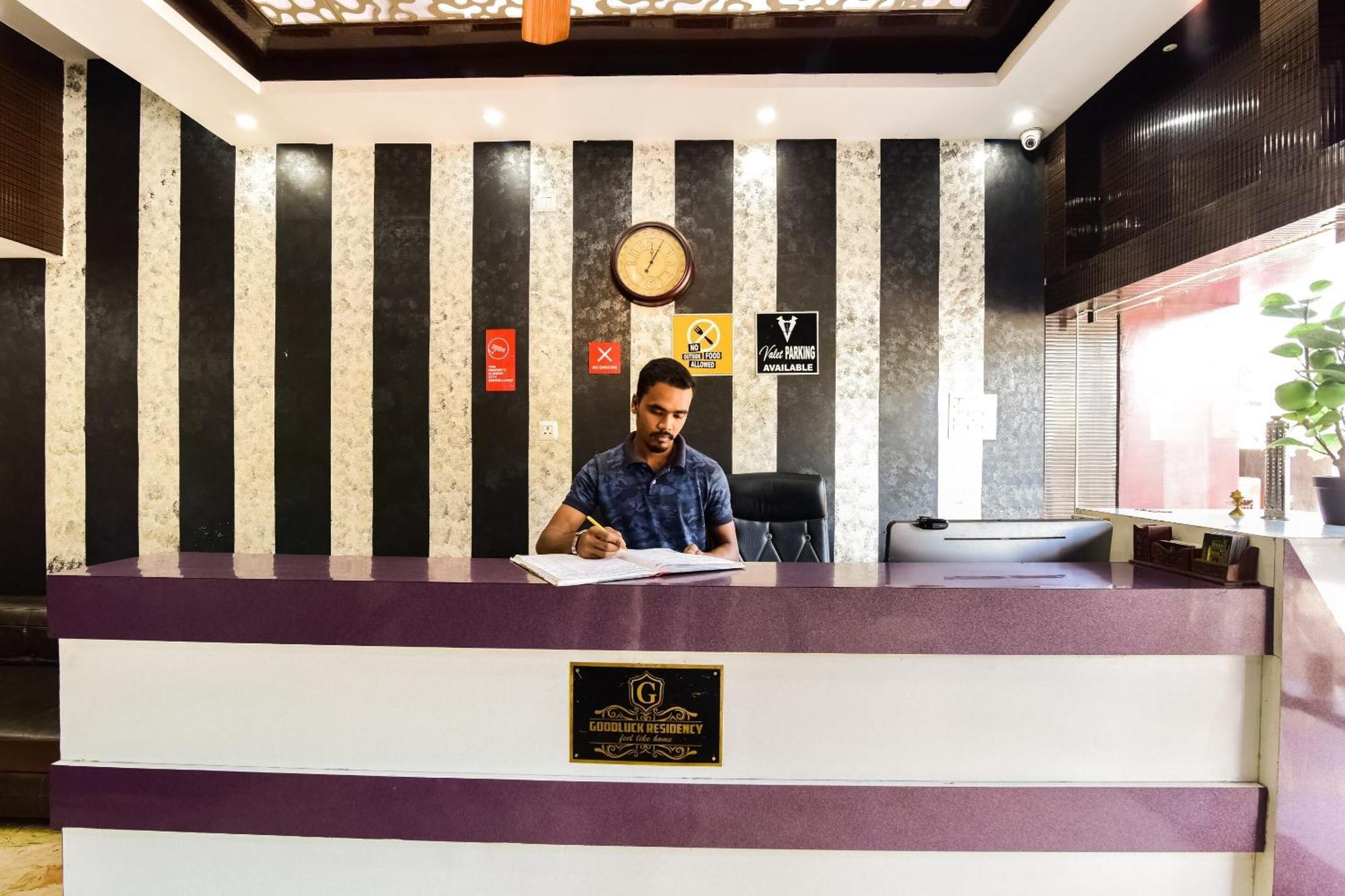 Capital O Good Luck Residency Hotel Dispur Bagian luar foto