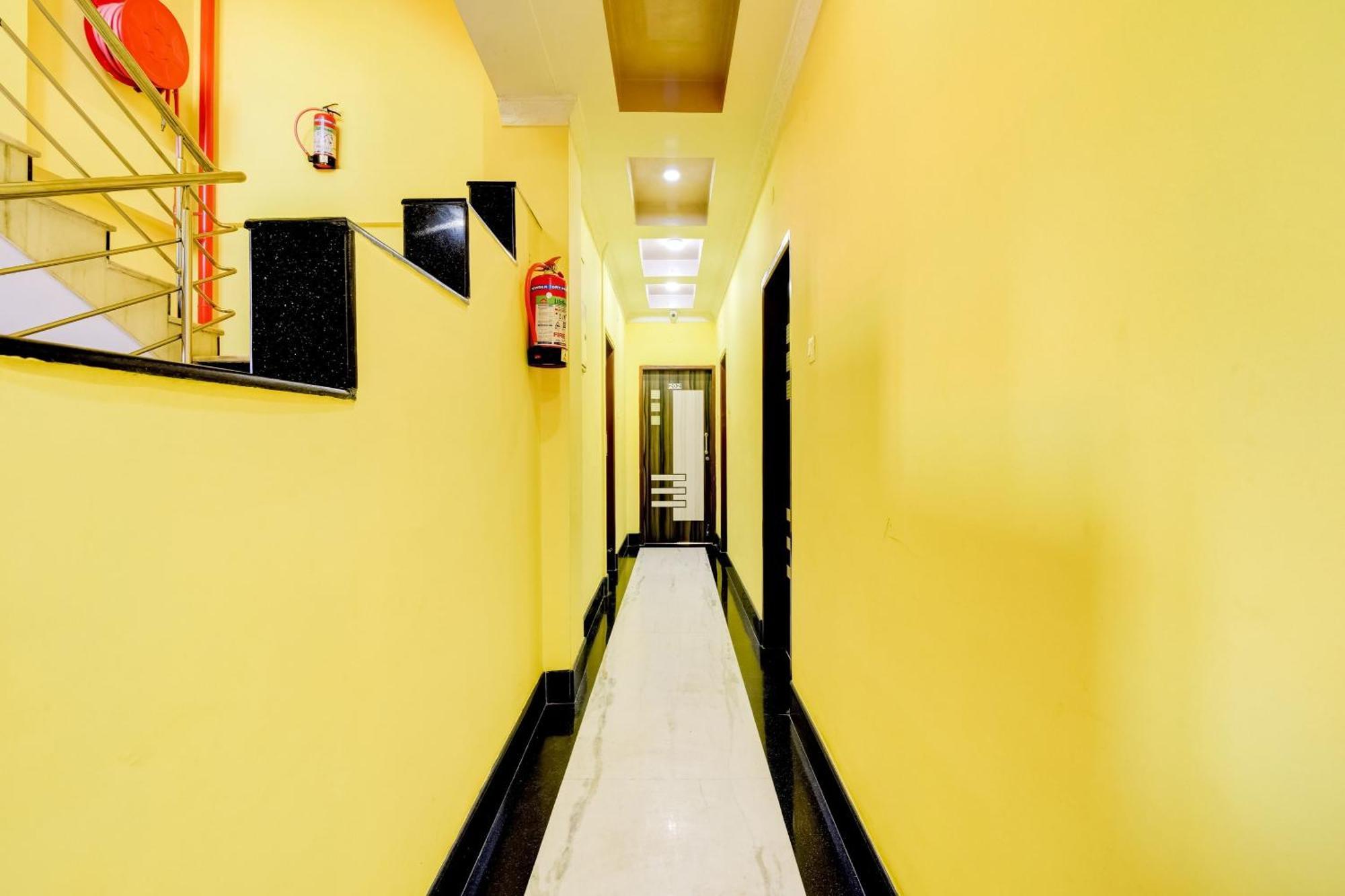 Capital O Good Luck Residency Hotel Dispur Bagian luar foto