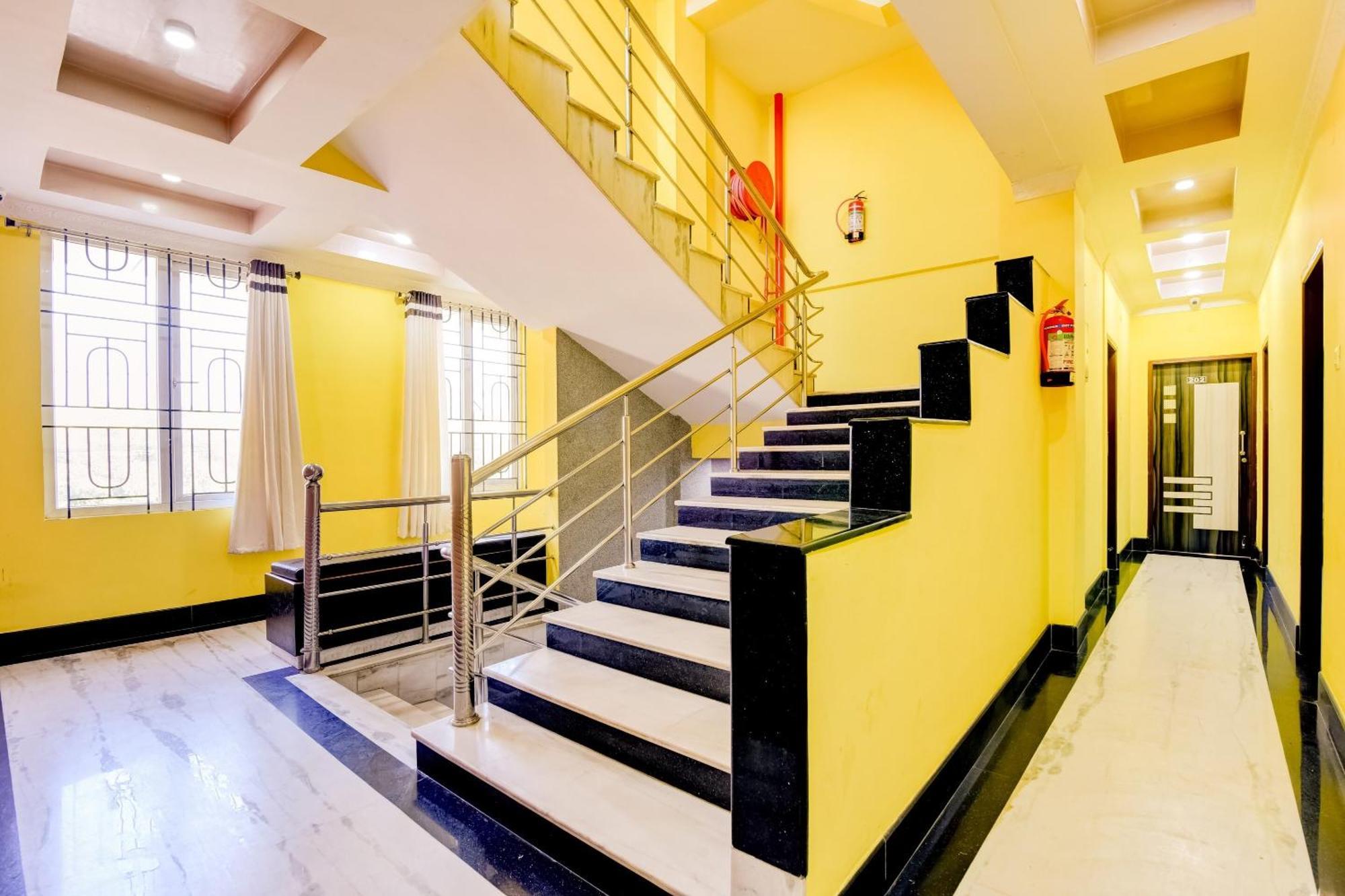 Capital O Good Luck Residency Hotel Dispur Bagian luar foto
